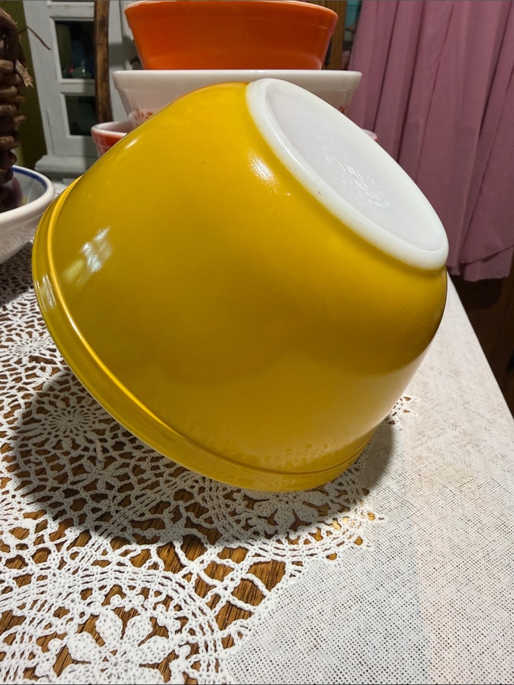 Pyrex Yellow sunflower daisy 402 mixing Bowl glossy EUC